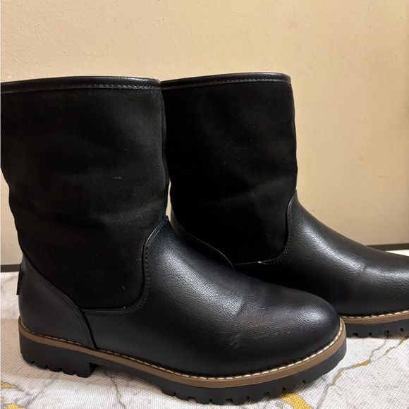 Black Nautica boots with faux fur/sherpa inside; very warm and comfortable - Picture 11 of 15